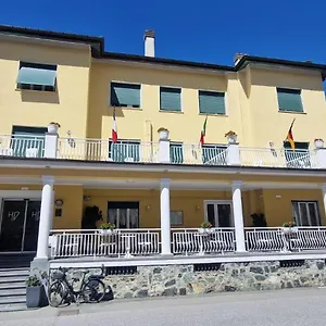 *** Hotel Dora Italy